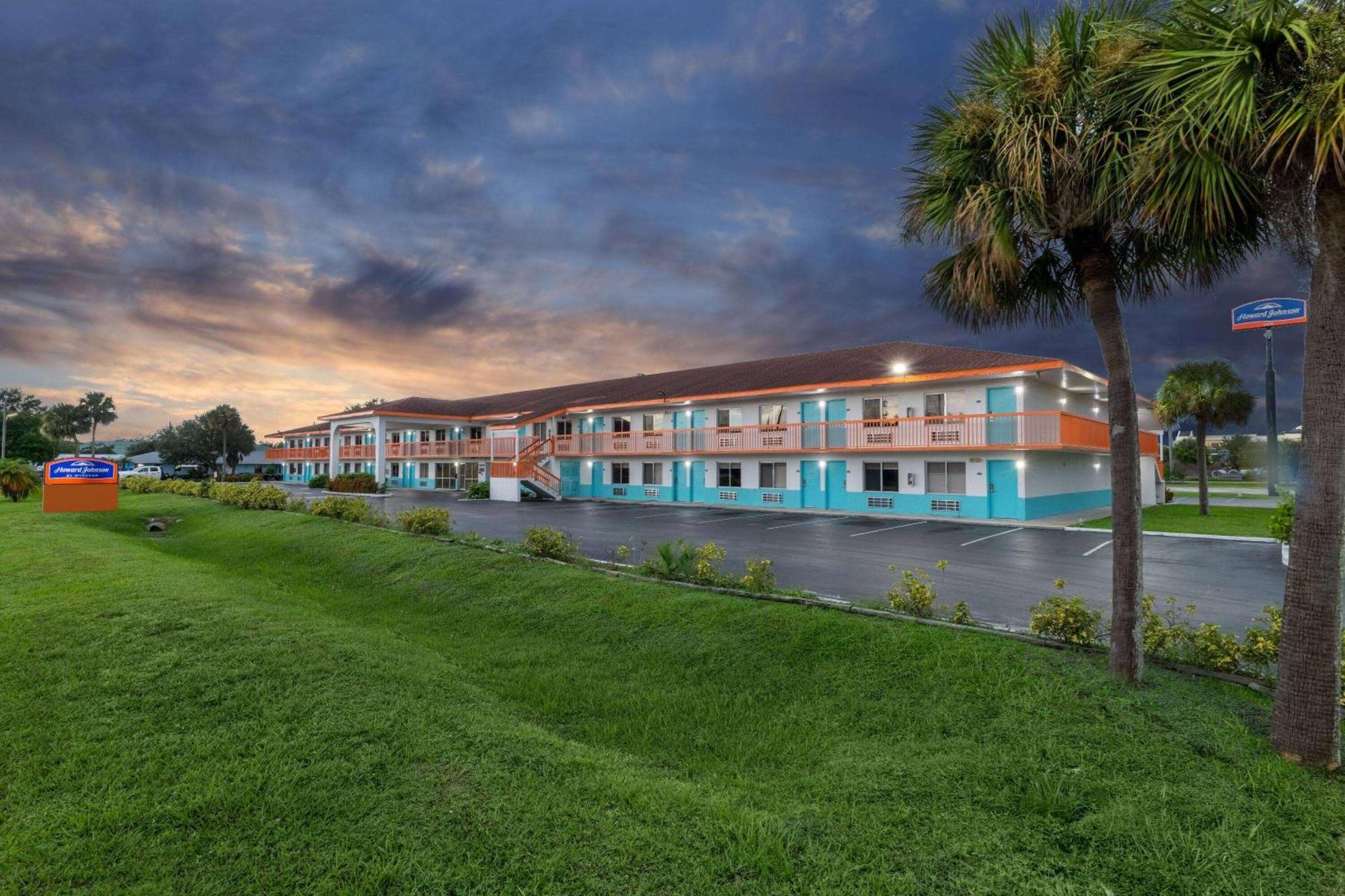 Howard Johnson By Wyndham Vero Beach/I-95 Экстерьер фото