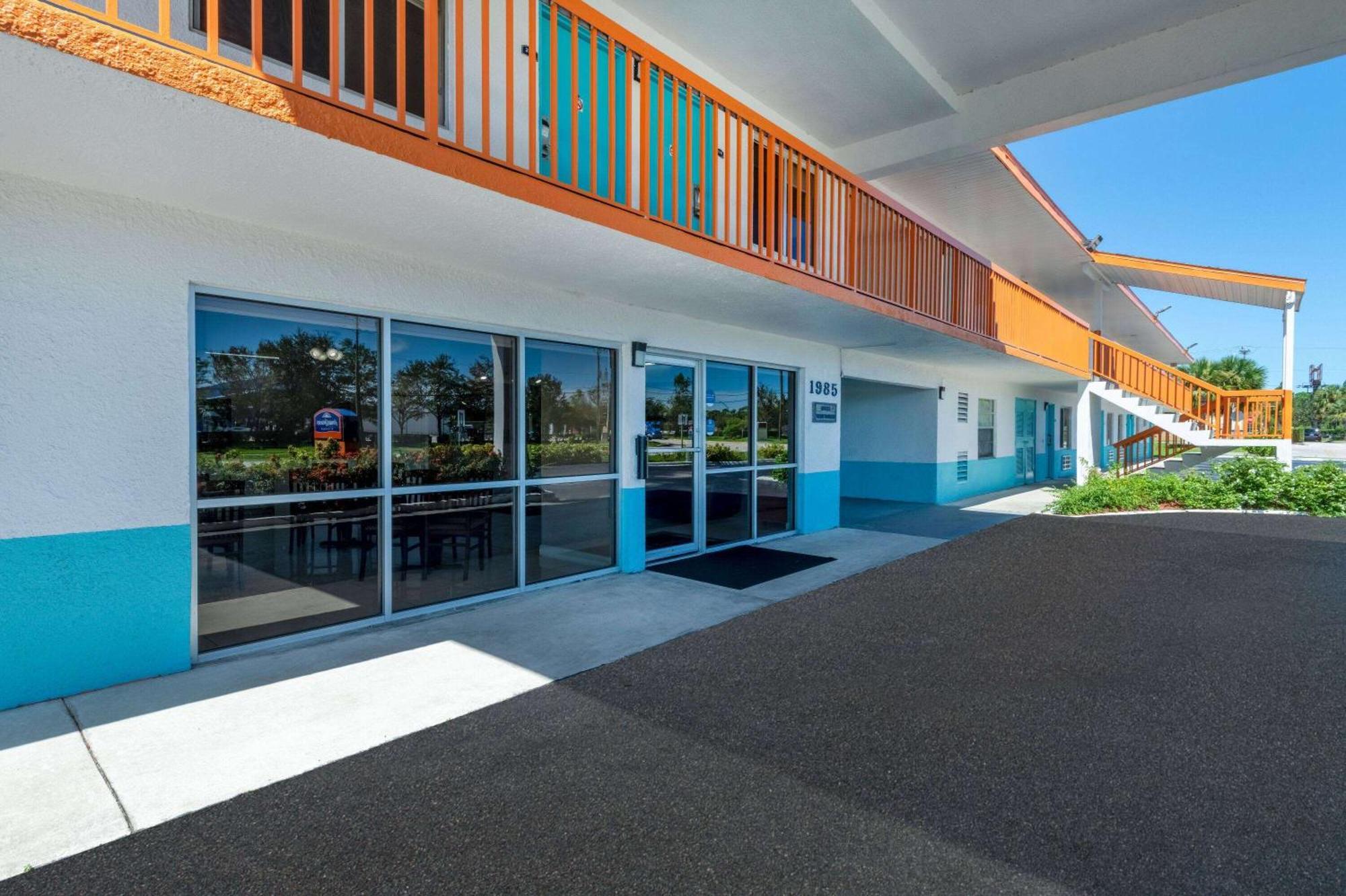 Howard Johnson By Wyndham Vero Beach/I-95 Экстерьер фото